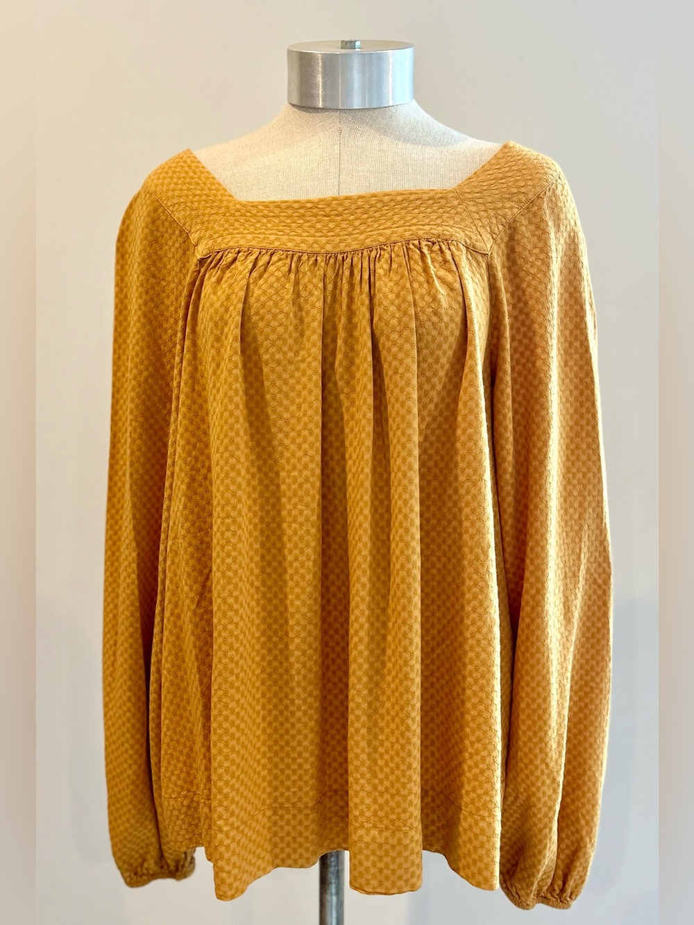 Universal Thread Women’s M Mustard 100% Rayon Jacquard Babydoll Blouse Boho